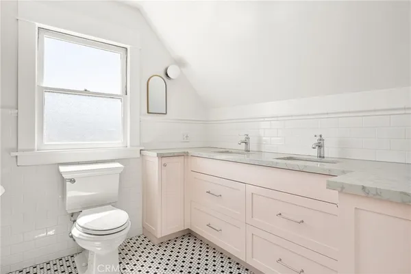 $5,995 | 390 North Cambridge Street, Orange, CA 92866