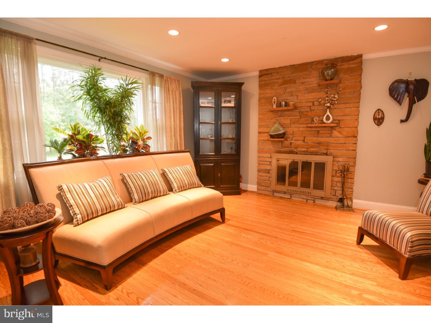 1121 Thomas Road Wayne, PA 19087 - Photo 3 of 23 Living Room