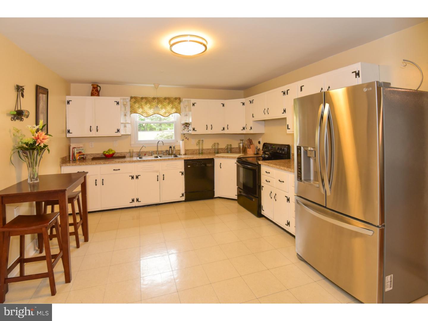 1121 Thomas Road Wayne, PA 19087 - Photo 6 of 23 Kitchen