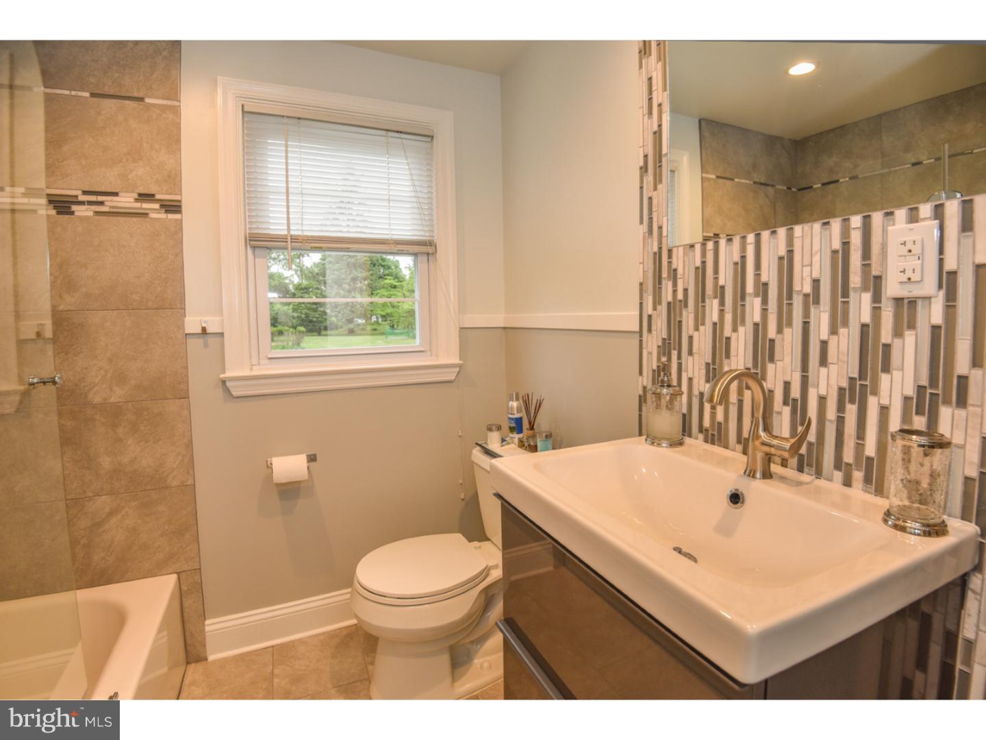 1121 Thomas Road Wayne, PA 19087 - Photo 9 of 23 Bathroom