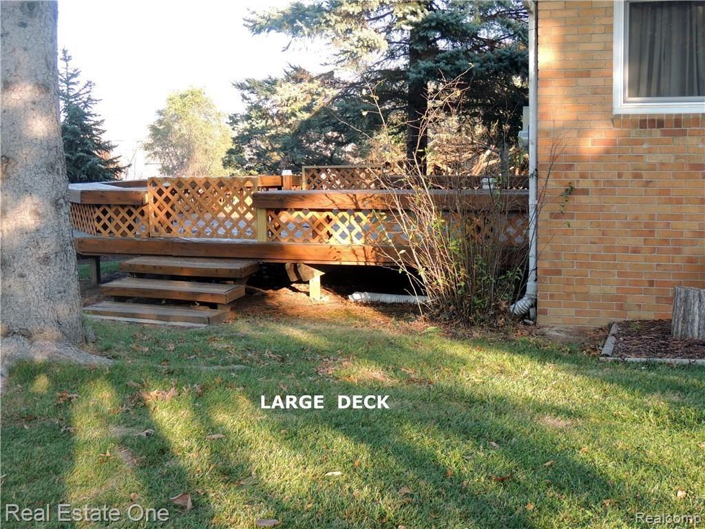 1100 North Livernois Road Rochester, MI 48306 - Photo 19 of 23 DSCN4898.JPG--LARGE DECK