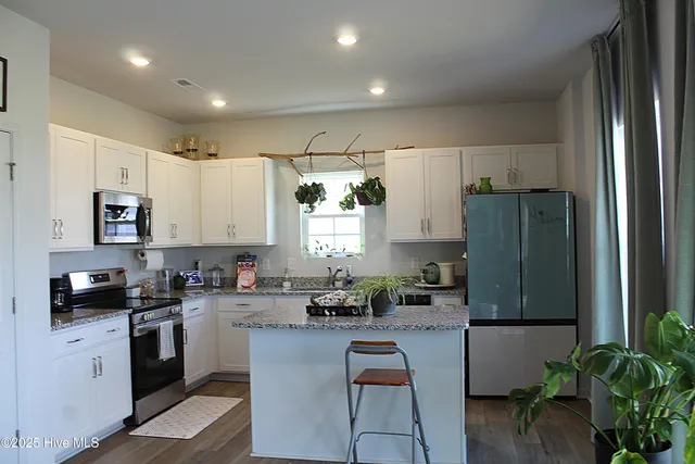 $2,100 | 300 Ruby Baird Drive, Sneads Ferry, NC 28460