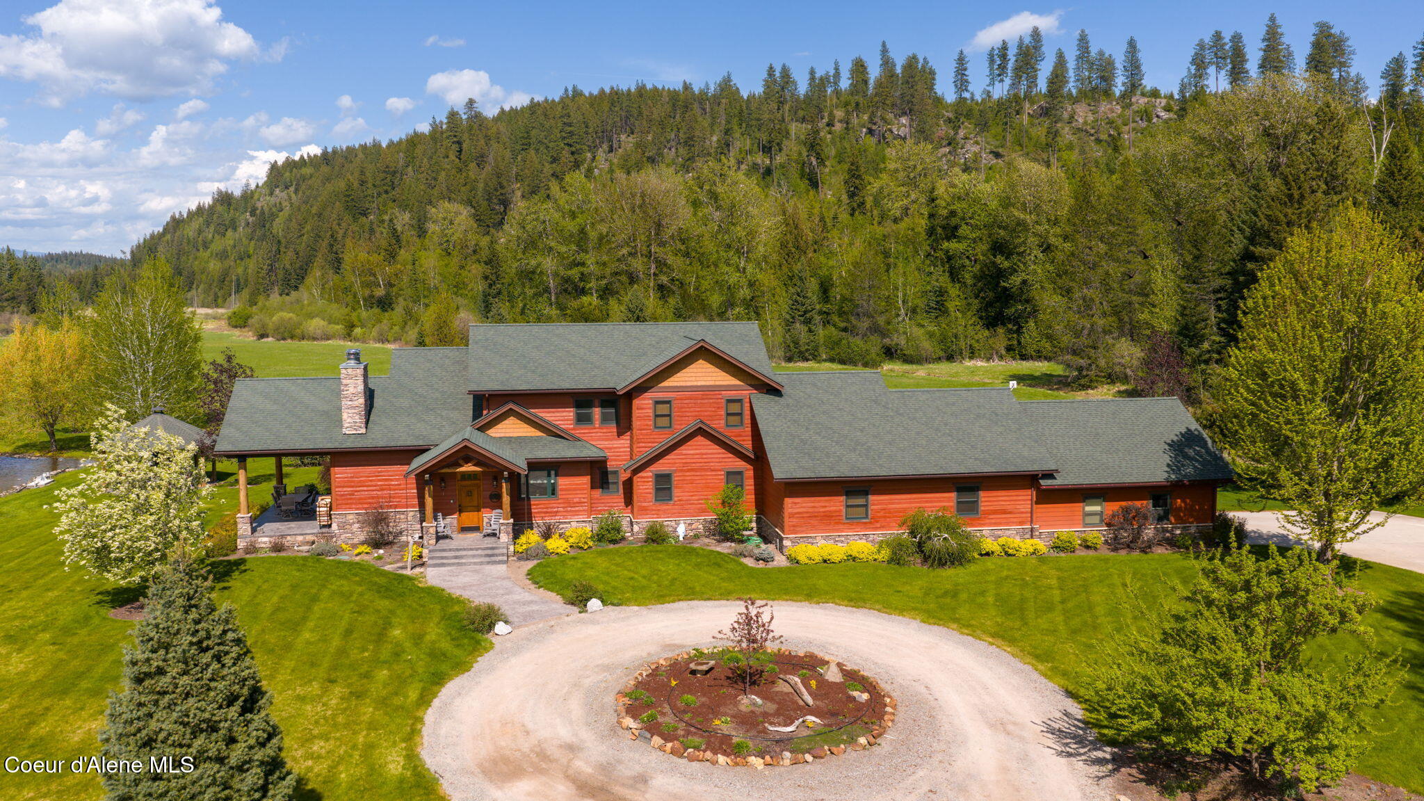 289 Gold Road Naples, ID 83847 - Photo 2 of 113 Exterior