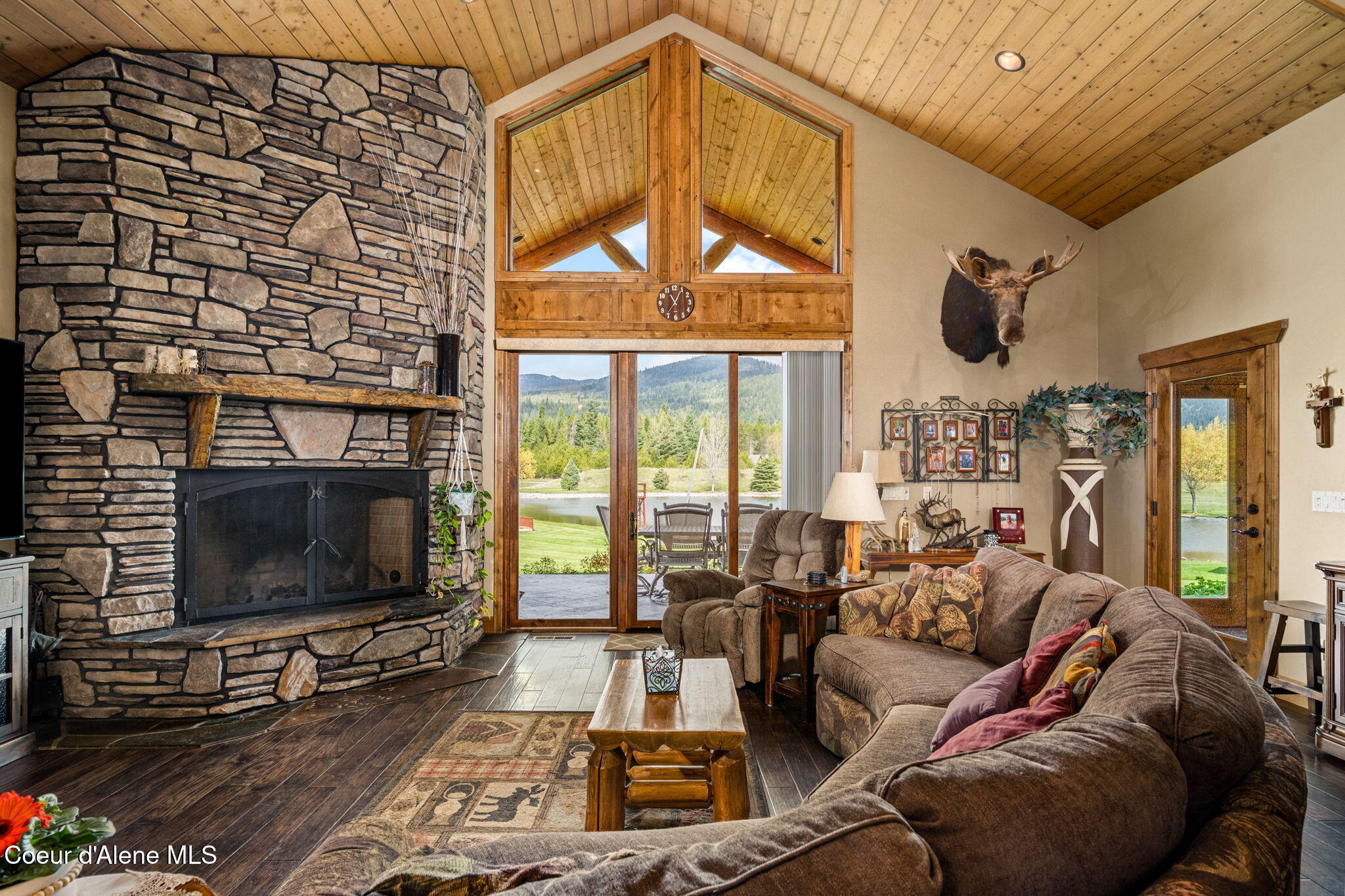 289 Gold Road Naples, ID 83847 - Photo 28 of 113 Living Room