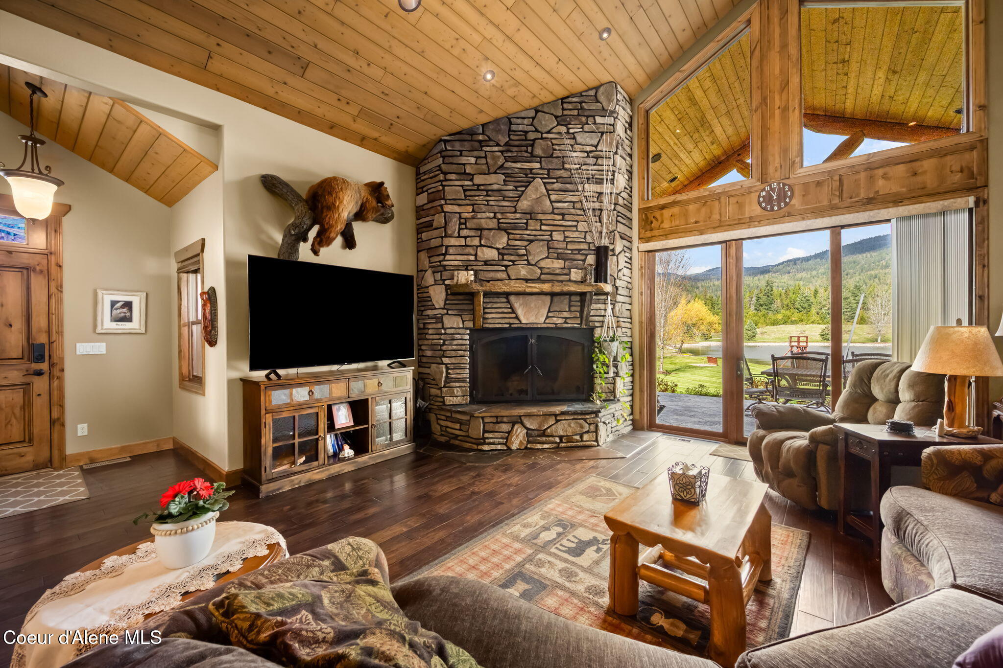 289 Gold Road Naples, ID 83847 - Photo 29 of 113 Living Room