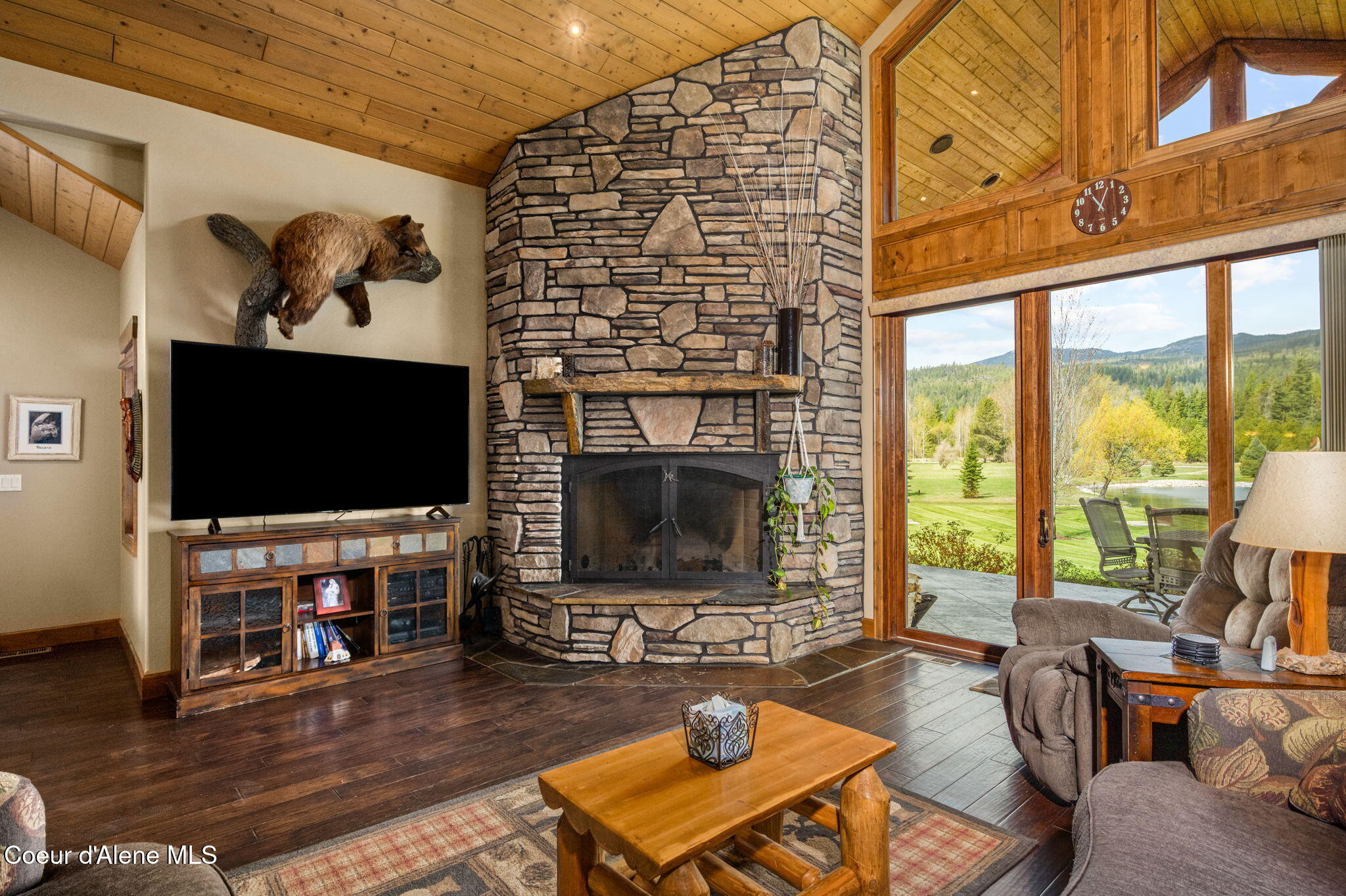 289 Gold Road Naples, ID 83847 - Photo 30 of 113 Living Room