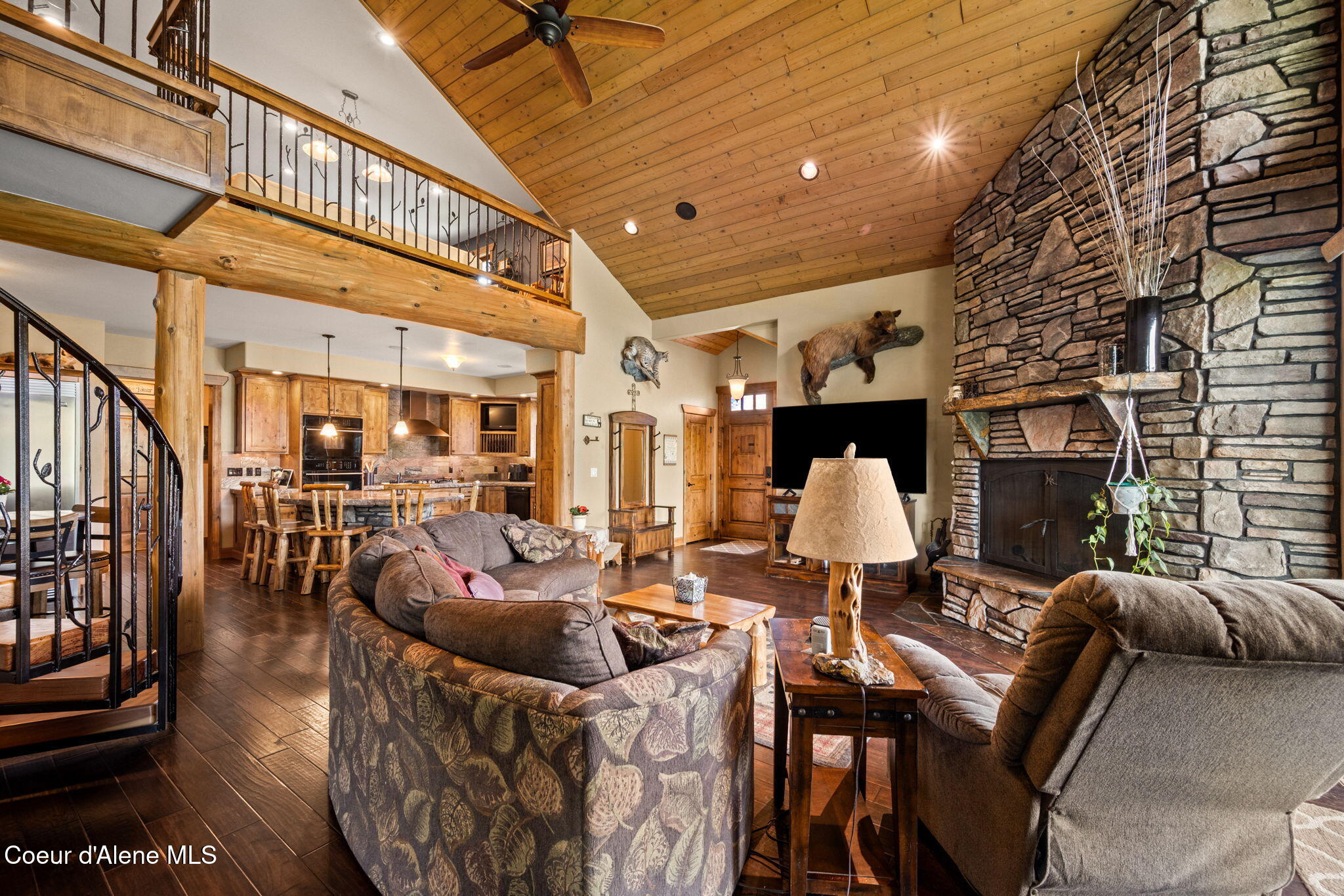 289 Gold Road Naples, ID 83847 - Photo 31 of 113 Living Room