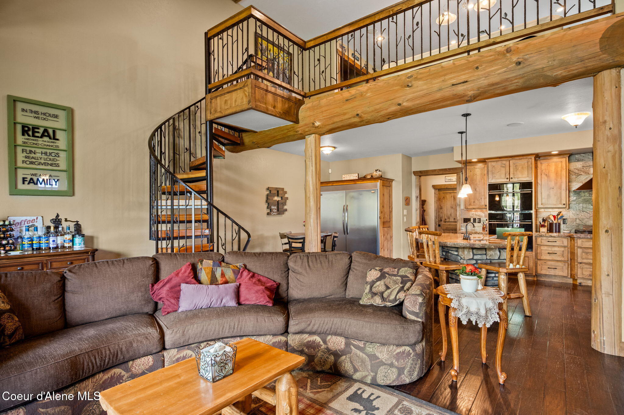 289 Gold Road Naples, ID 83847 - Photo 32 of 113 Living Room