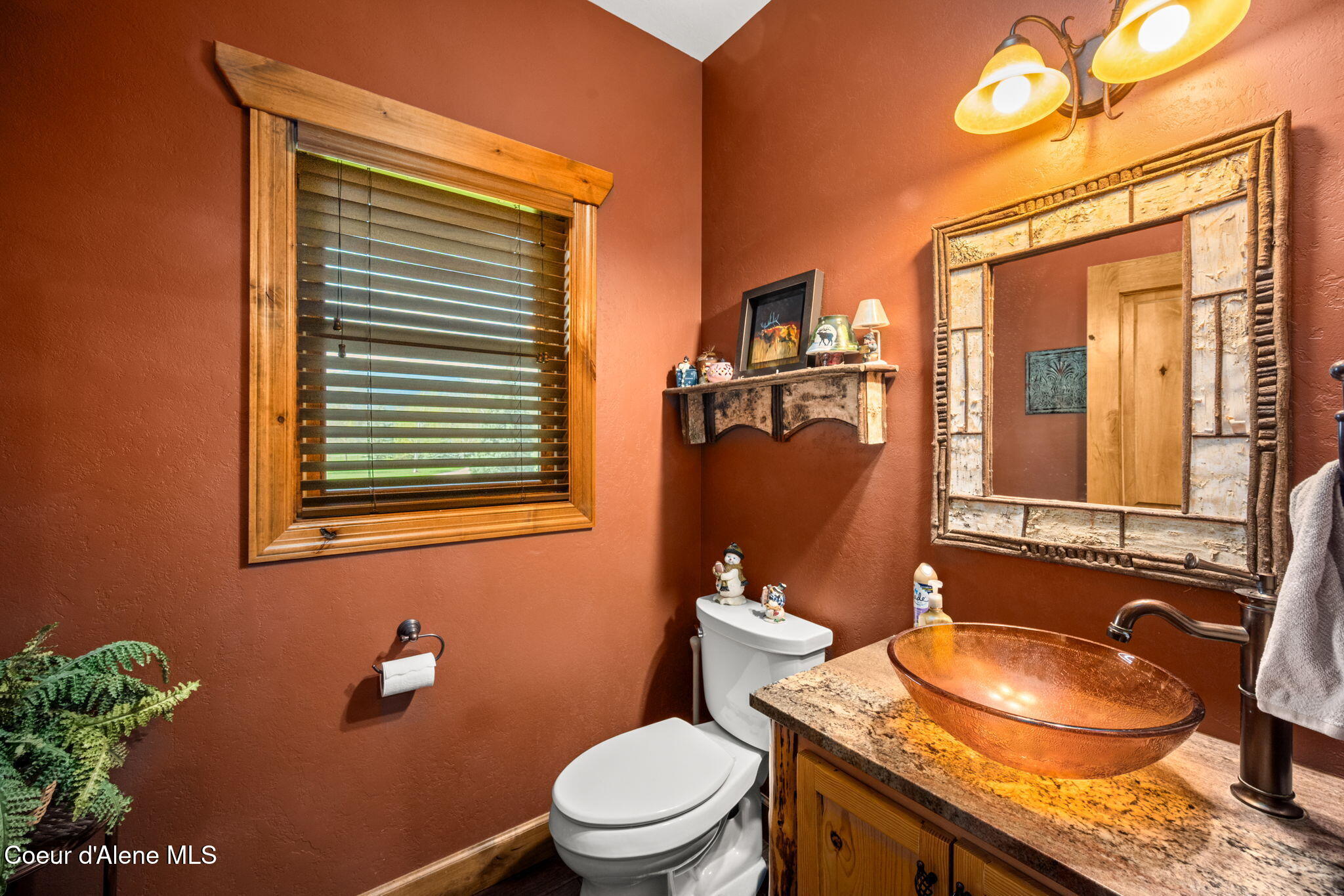 289 Gold Road Naples, ID 83847 - Photo 42 of 113 Half Bath