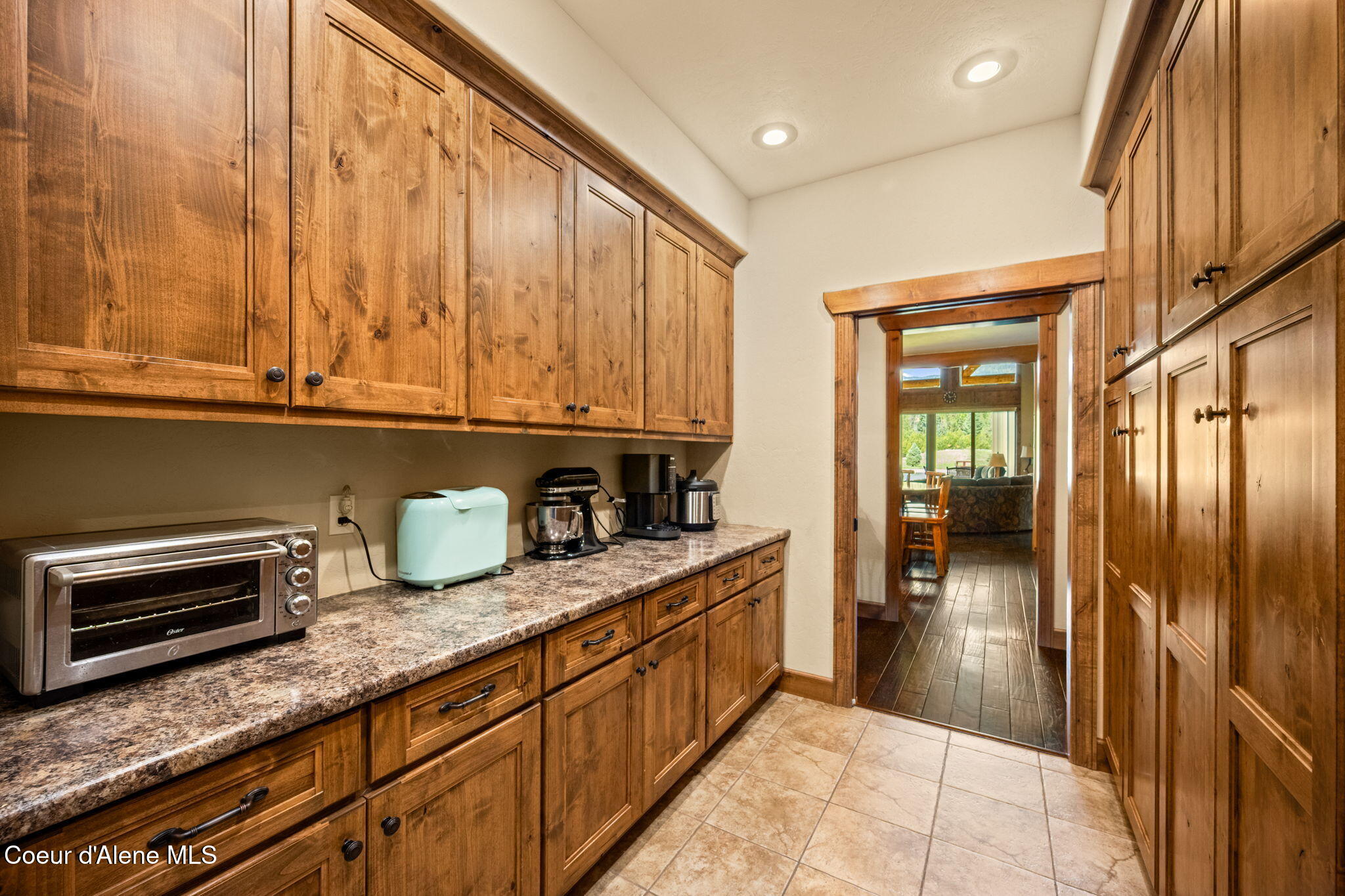 289 Gold Road Naples, ID 83847 - Photo 44 of 113 Butlers Pantry