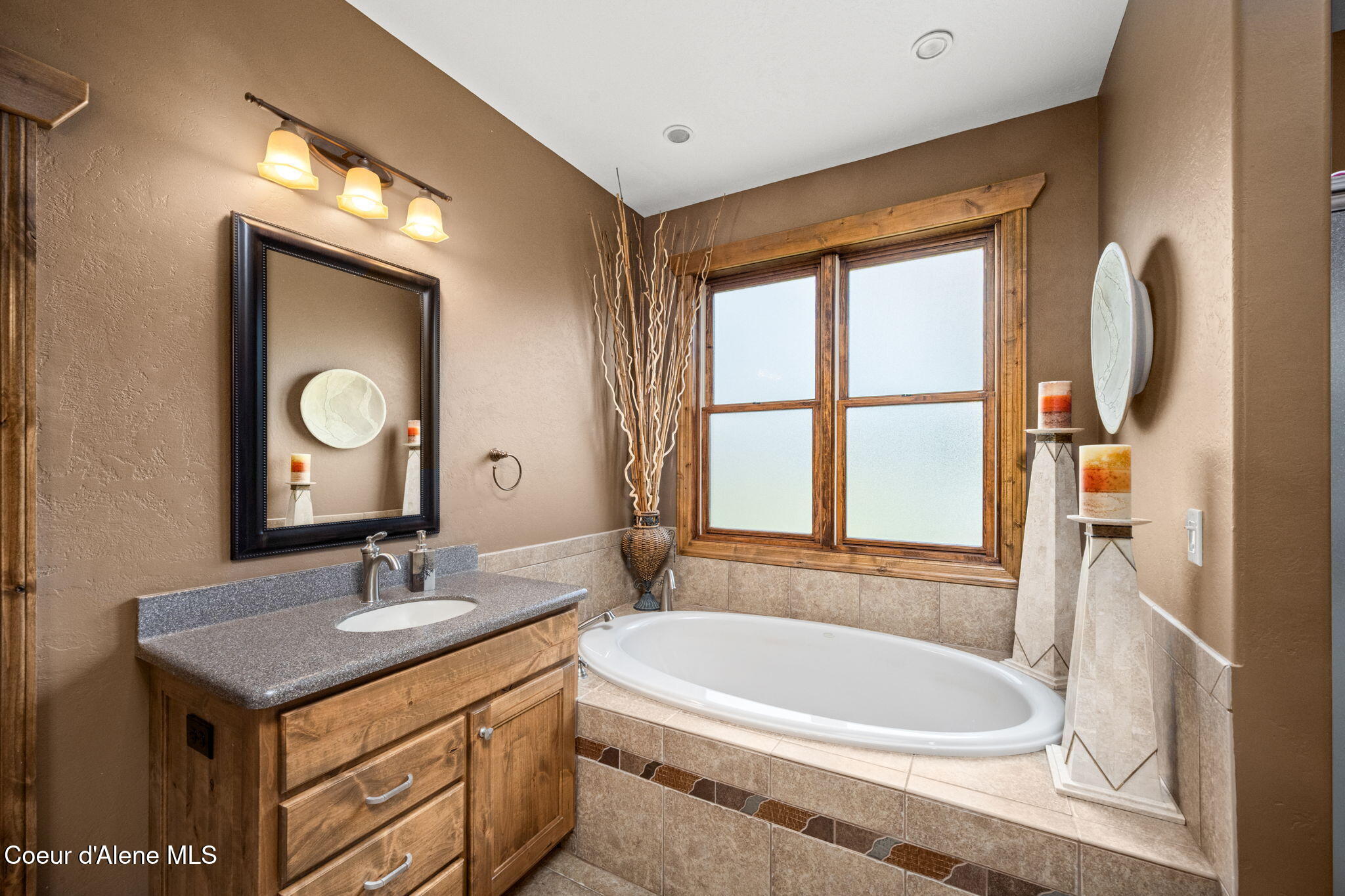 289 Gold Road Naples, ID 83847 - Photo 49 of 113 Master Bathroom
