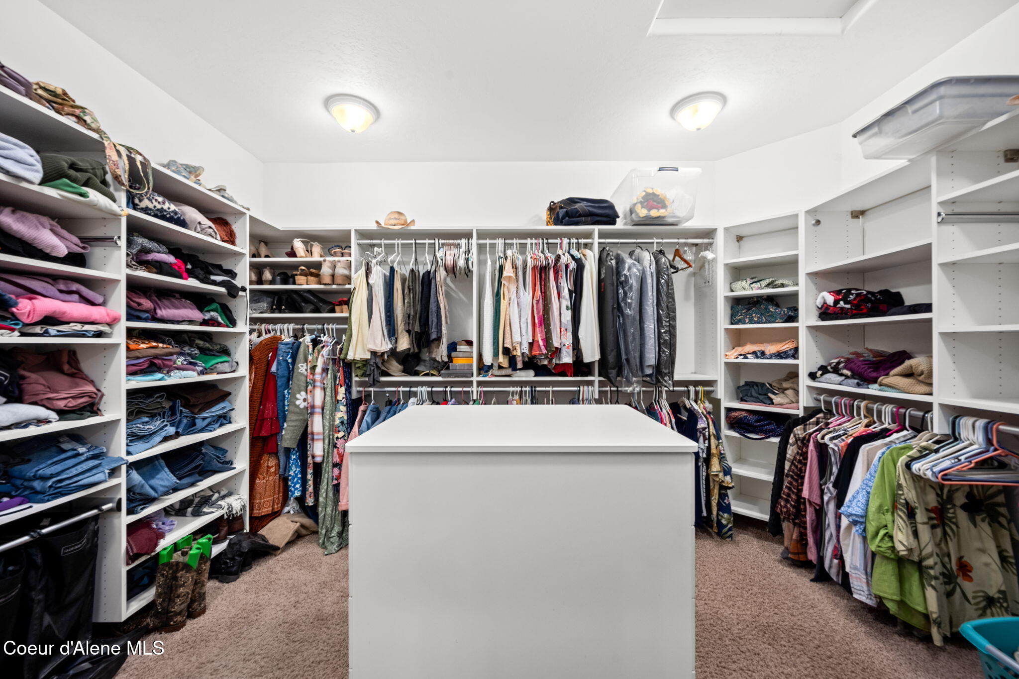 289 Gold Road Naples, ID 83847 - Photo 51 of 113 Master Closet