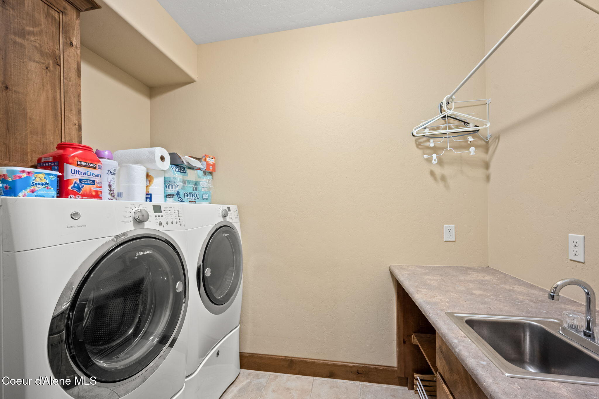 289 Gold Road Naples, ID 83847 - Photo 60 of 113 Laundry Room