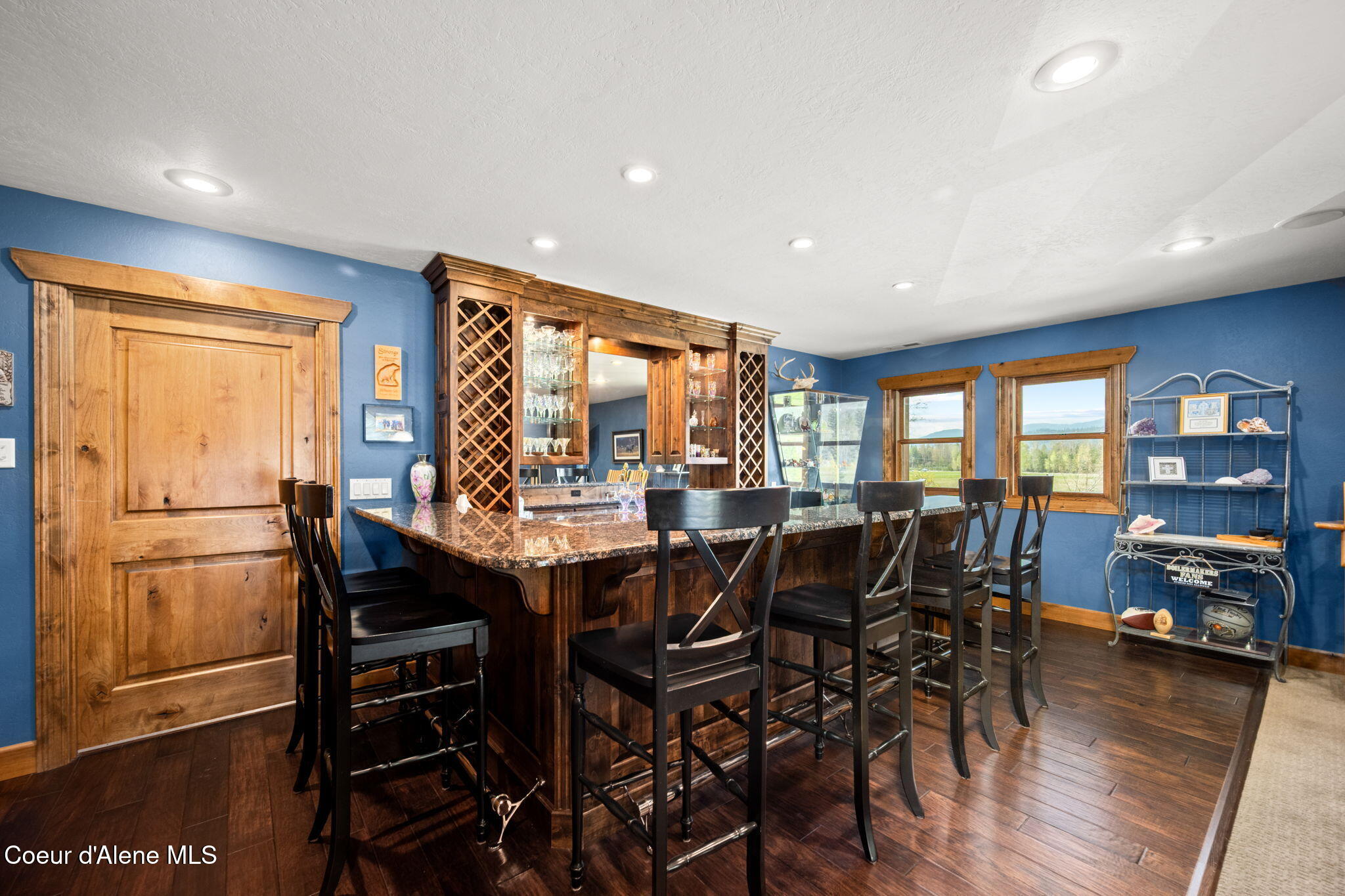 289 Gold Road Naples, ID 83847 - Photo 68 of 113 Upstairs Bar