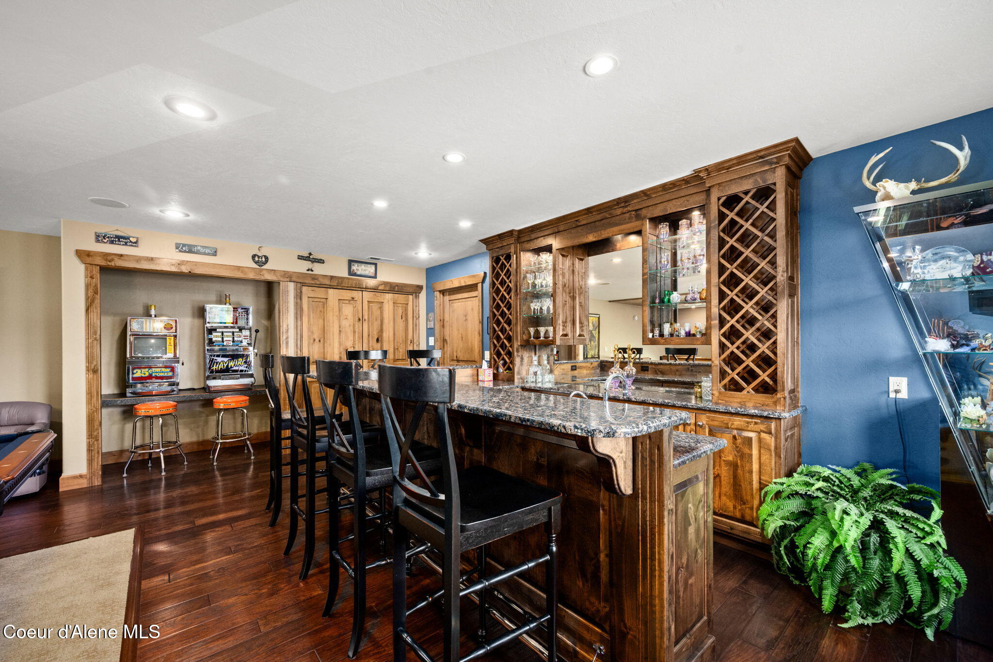 289 Gold Road Naples, ID 83847 - Photo 69 of 113 Upstairs Bar