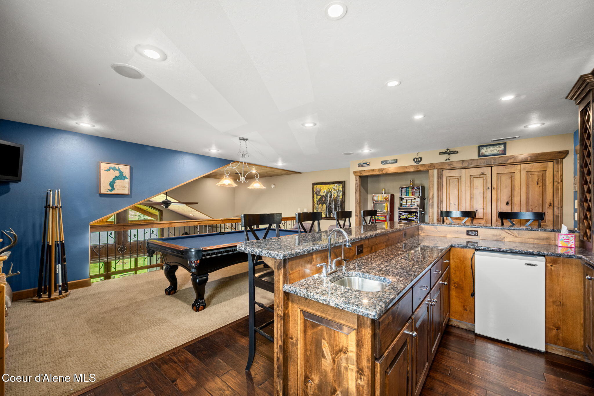 289 Gold Road Naples, ID 83847 - Photo 70 of 113 Upstairs Bar