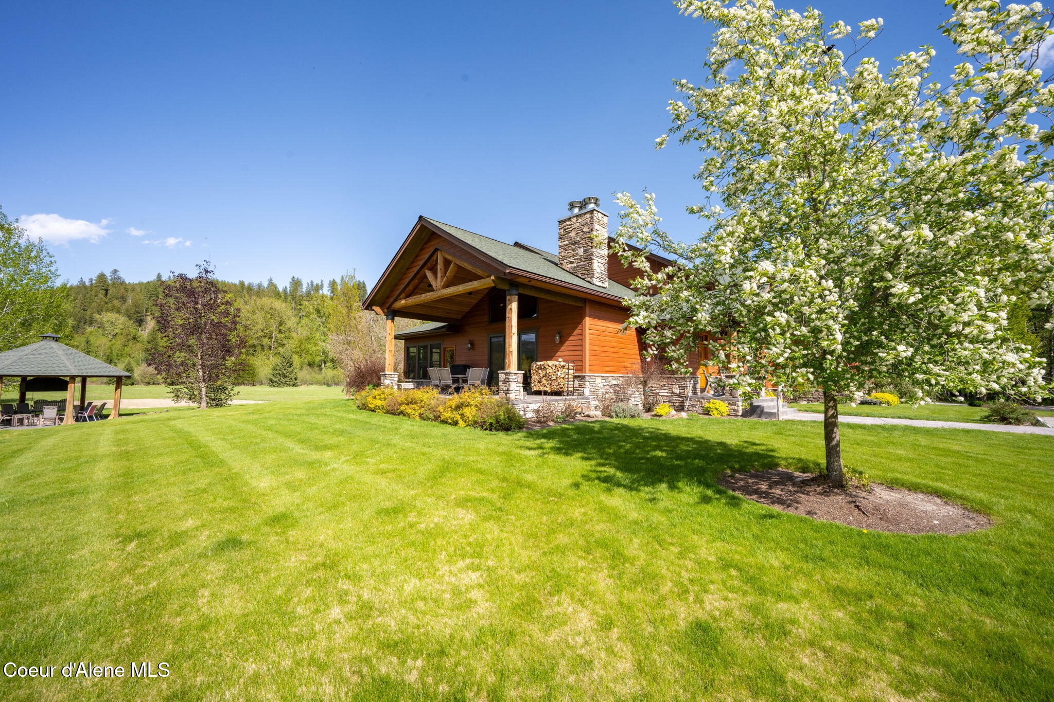 289 Gold Road Naples, ID 83847 - Photo 77 of 113 Backyard