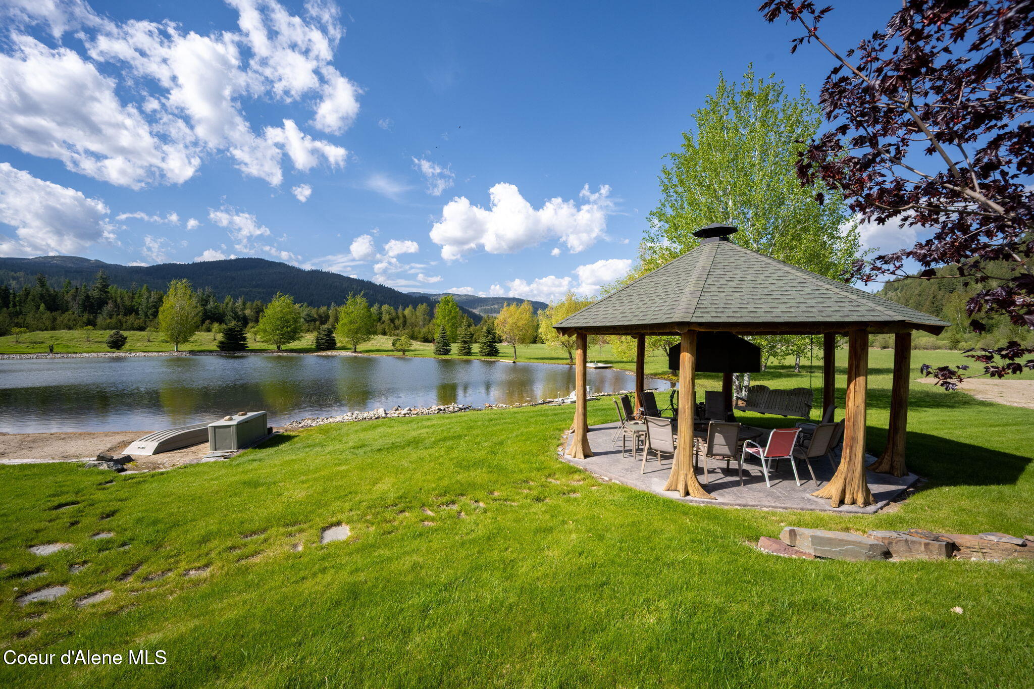 289 Gold Road Naples, ID 83847 - Photo 80 of 113 Pond & Gazebo