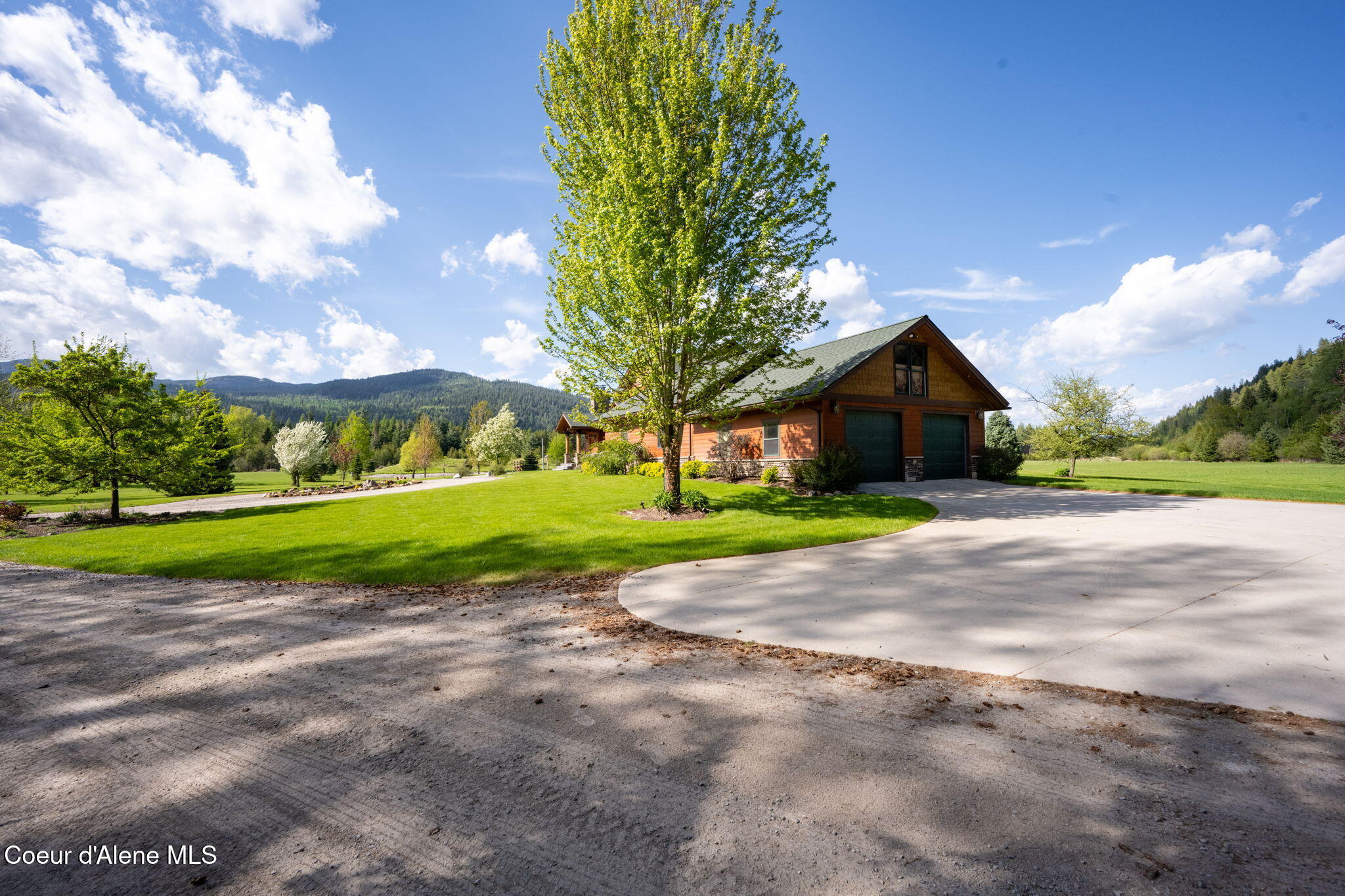 289 Gold Road Naples, ID 83847 - Photo 92 of 113 Driveway