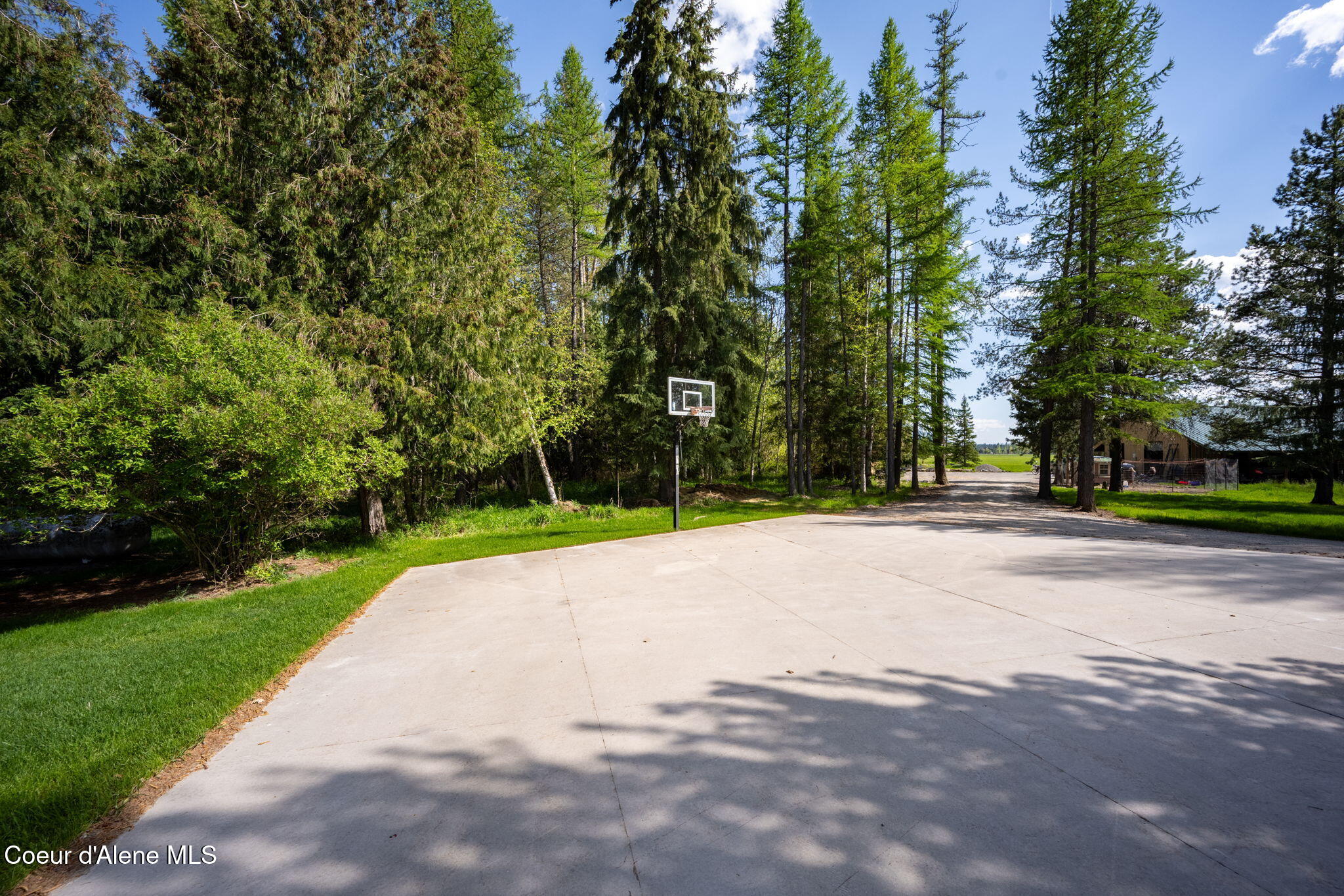 289 Gold Road Naples, ID 83847 - Photo 93 of 113 Basketball Court
