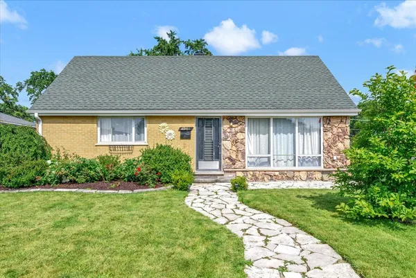 $340,000 | 8901 Southfield Drive, Bridgeview, IL 60455