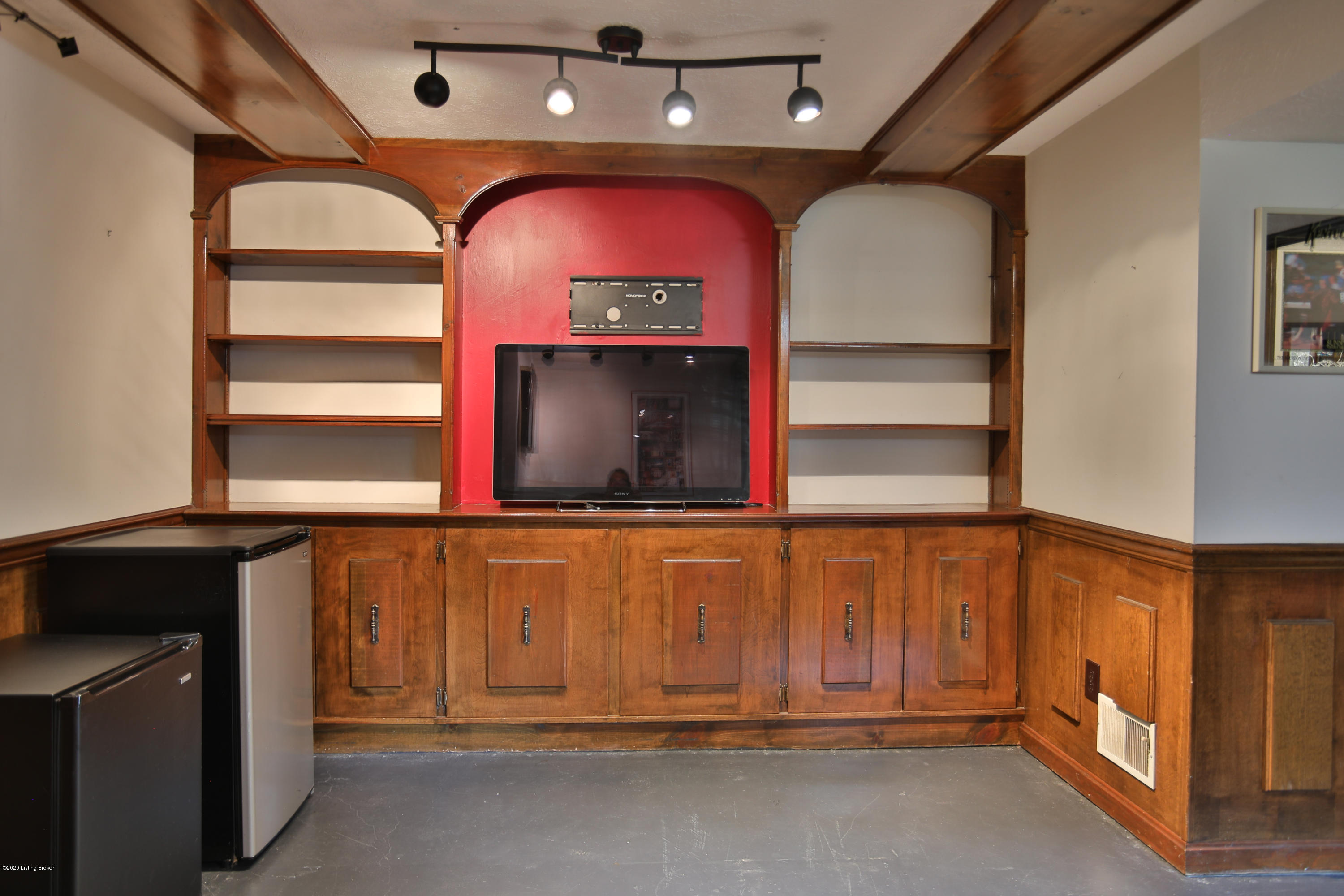6901 Downs Branch Road Louisville, KY 40228 - Photo 25 of 33 Lower level