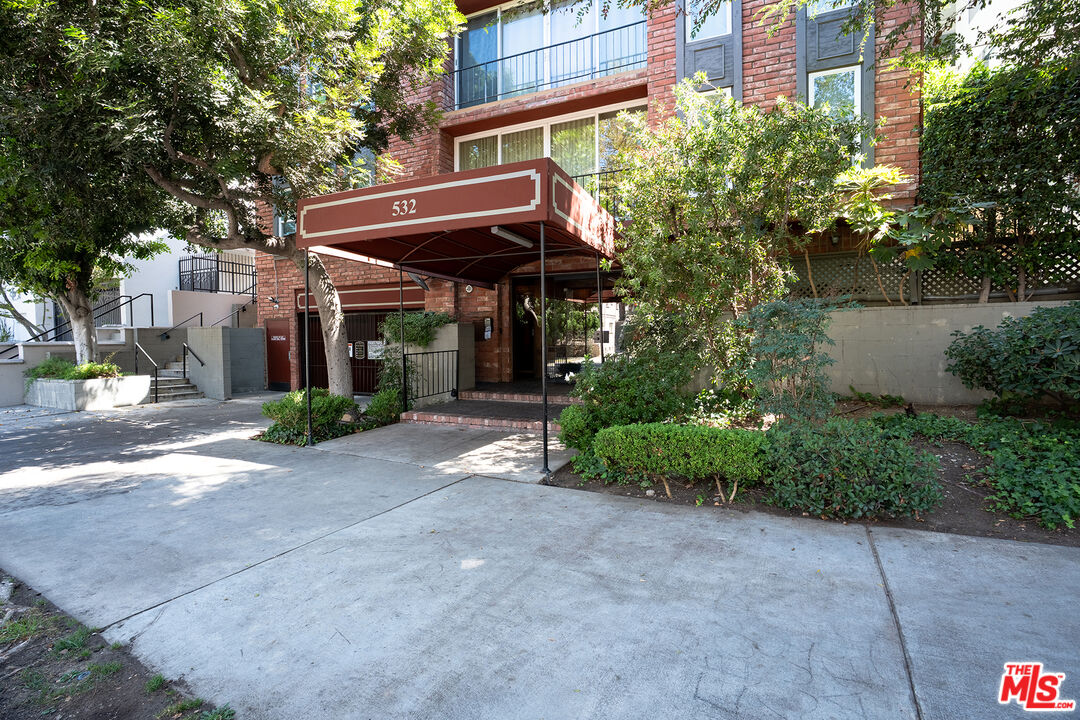 532 North Rossmore Avenue, Unit 107 Los Angeles, CA 90004 - Photo 12 of 12 front view of a house with a street