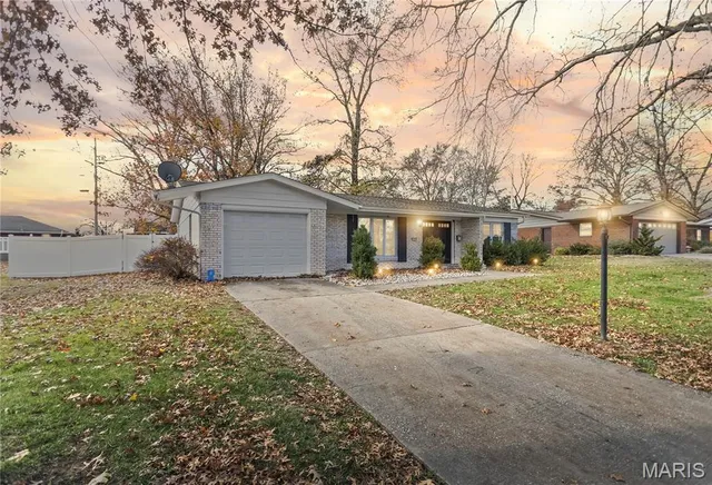 $184,500 | 4404 Briarcliff Drive, Alton, IL 62002