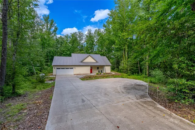 $323,000 | 128 Willys Creek Circle, Pickens, SC 29671