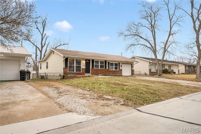 $270,000 | 35 Jamestown Drive, St. Peters, MO 63376