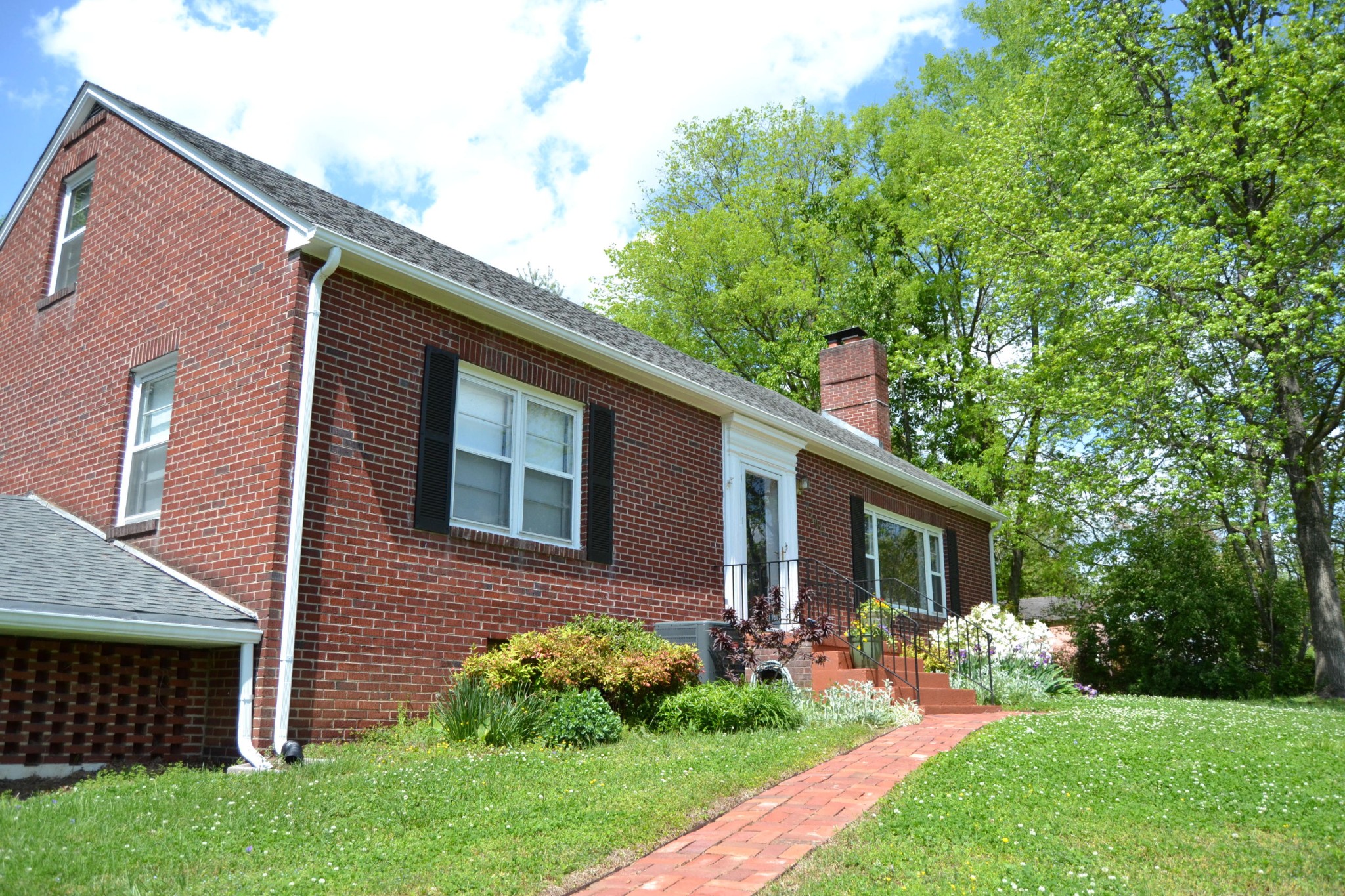 5407 East Sunset Road Knoxville, TN 37914 - Photo 1 of 37 Gallery Image 1