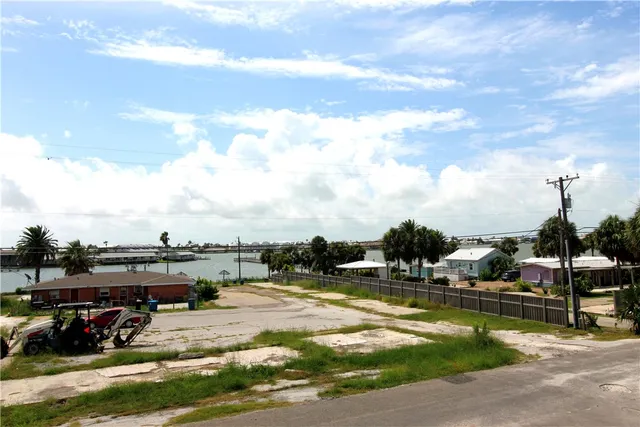 $295,000 | 1809 Hillcrest, Rockport, TX 78382