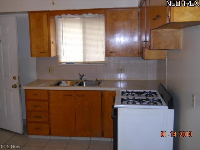 1532 Manchester Road Akron, OH 44314 - Photo 5 of 10