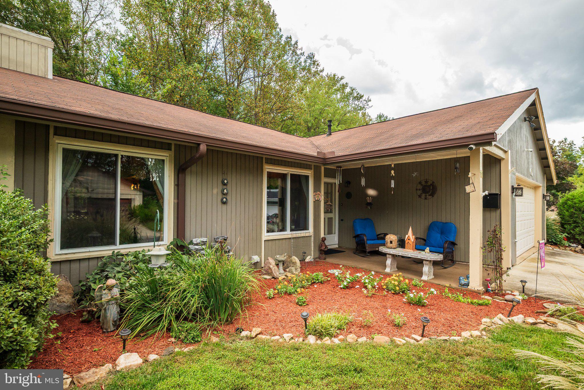 11 Aquarius Court Silver Spring, MD 20906 - Photo 5 of 49 Charming home with inviting garden.