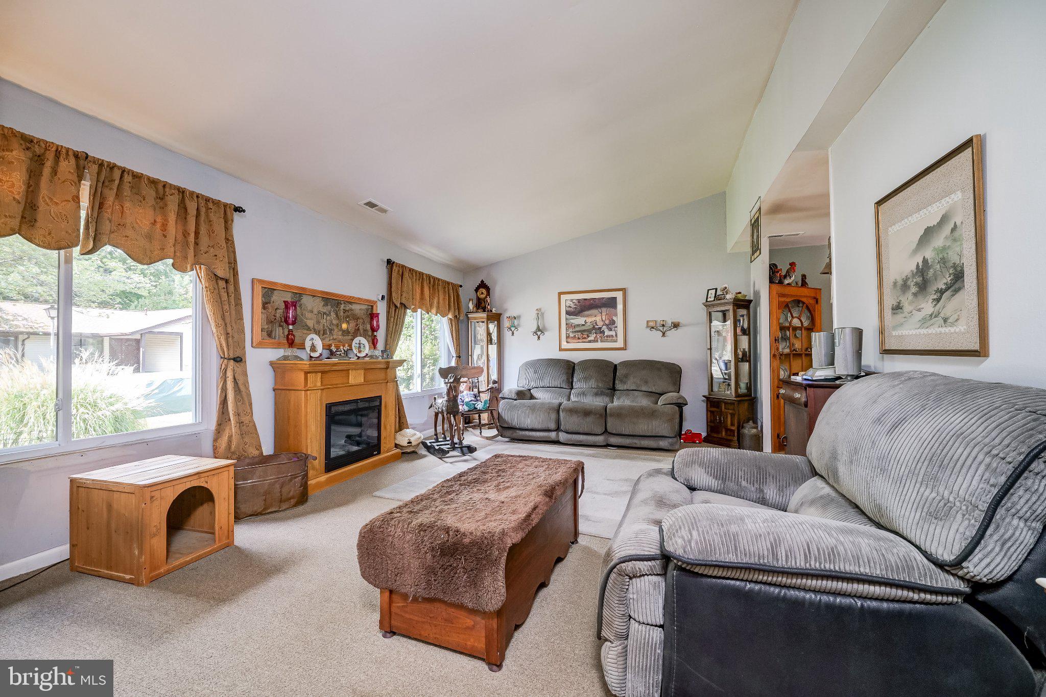11 Aquarius Court Silver Spring, MD 20906 - Photo 9 of 49 Cozy living space with natural light.