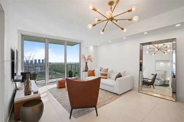 $4,500 | 16385 Biscayne Boulevard, Unit 2819, North Miami Beach, FL 33160