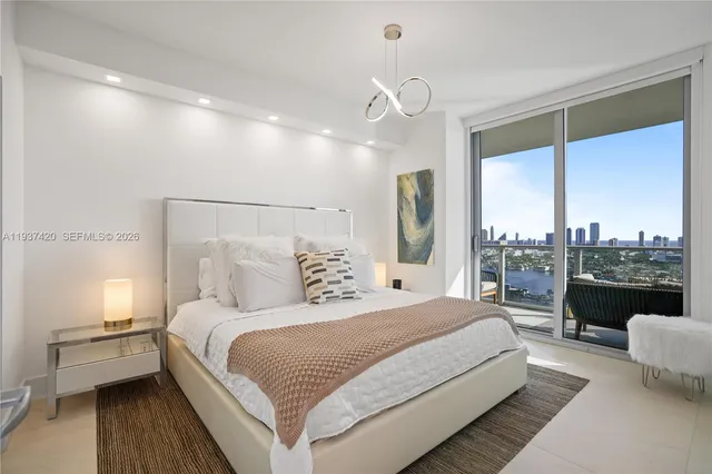 $4,500 | 16385 Biscayne Boulevard, Unit 2819, North Miami Beach, FL 33160