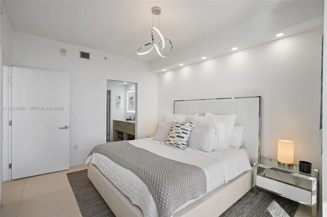 $4,500 | 16385 Biscayne Boulevard, Unit 2819, North Miami Beach, FL 33160