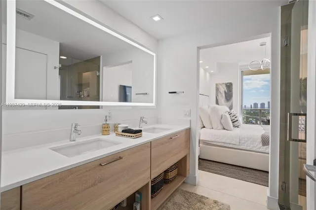 $4,500 | 16385 Biscayne Boulevard, Unit 2819, North Miami Beach, FL 33160