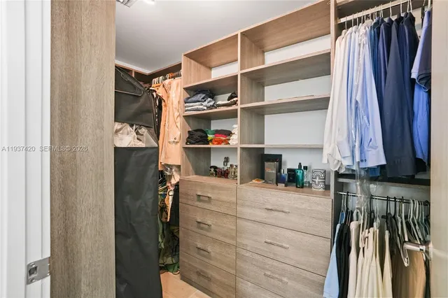 $4,500 | 16385 Biscayne Boulevard, Unit 2819, North Miami Beach, FL 33160