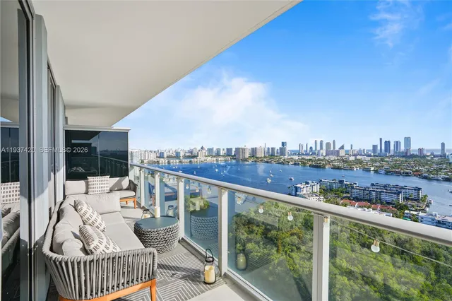 $4,500 | 16385 Biscayne Boulevard, Unit 2819, North Miami Beach, FL 33160