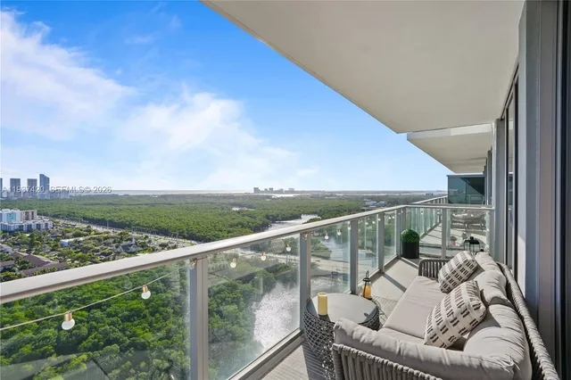 $4,500 | 16385 Biscayne Boulevard, Unit 2819, North Miami Beach, FL 33160