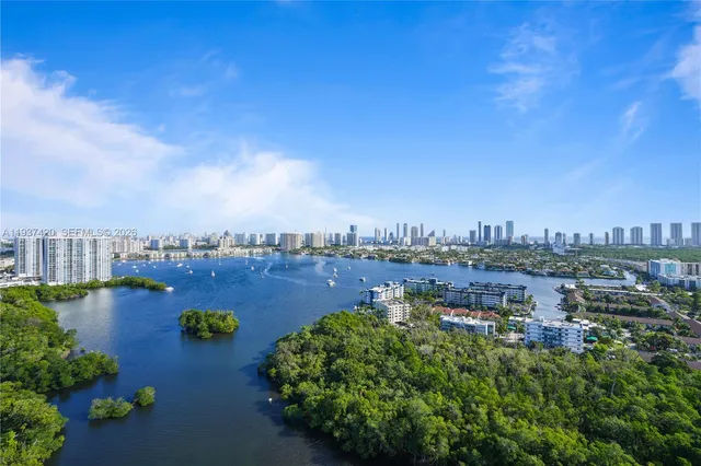 $4,500 | 16385 Biscayne Boulevard, Unit 2819, North Miami Beach, FL 33160
