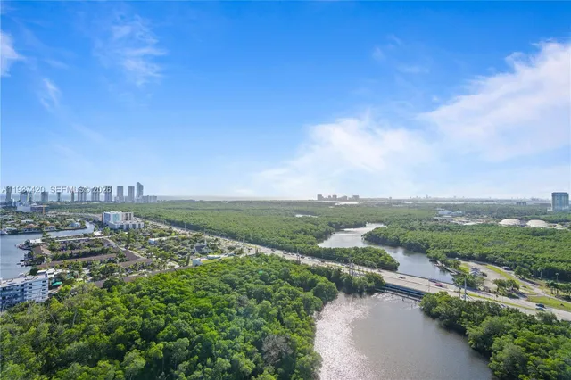 $4,500 | 16385 Biscayne Boulevard, Unit 2819, North Miami Beach, FL 33160