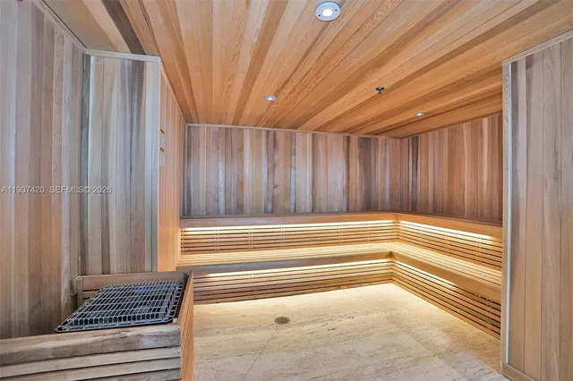 $4,500 | 16385 Biscayne Boulevard, Unit 2819, North Miami Beach, FL 33160