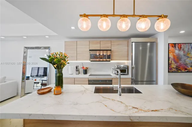 $4,500 | 16385 Biscayne Boulevard, Unit 2819, North Miami Beach, FL 33160