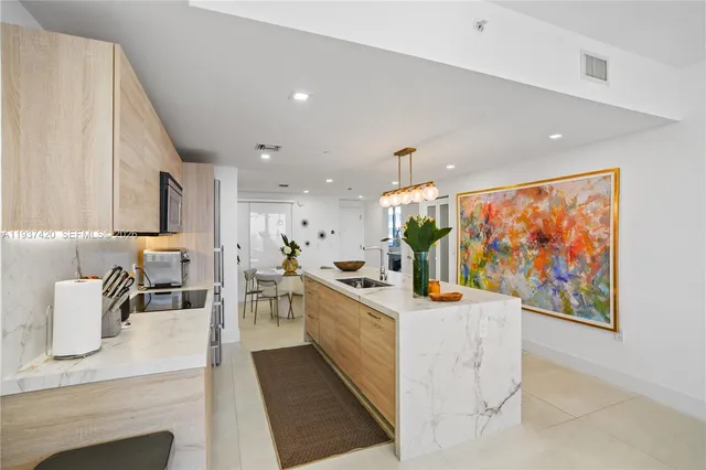 $4,500 | 16385 Biscayne Boulevard, Unit 2819, North Miami Beach, FL 33160