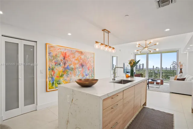 $4,500 | 16385 Biscayne Boulevard, Unit 2819, North Miami Beach, FL 33160