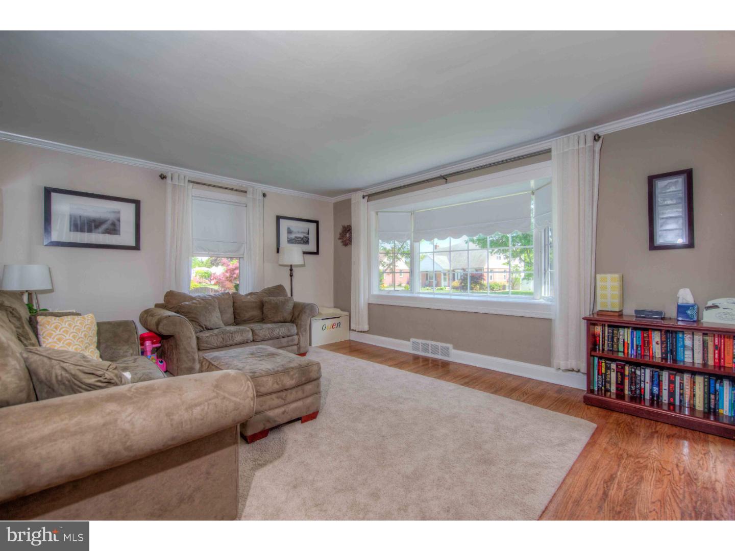 460 Barker Road Springfield, PA 19064 - Photo 5 of 23 Living Room
