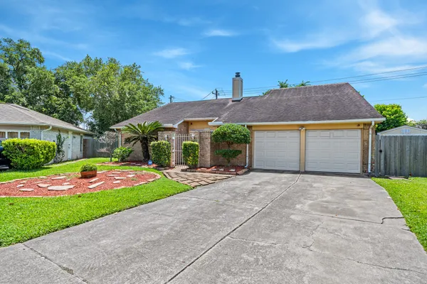 a view of outdoor space yard and garage